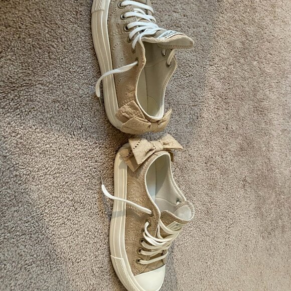 Converse Platform w/ Bow Sz. 7 - Picture 4 of 6